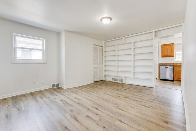 Building Photo - AVAILABLE August 2026 - Beautiful 2+ Bedroom Home w/ Updates Throughout!