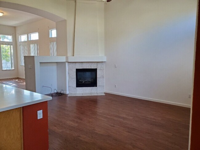 Building Photo - Charming Home For Rent in Folsom