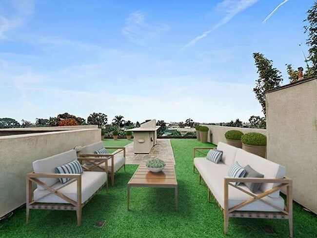 Building Photo - Spacious 6 Bed in Carlsbad with Ocean Views and Roof Top deck, 1 mile to the Beach!!