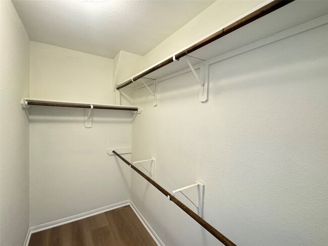 Building Photo - 7906 Emerald Oak Dr