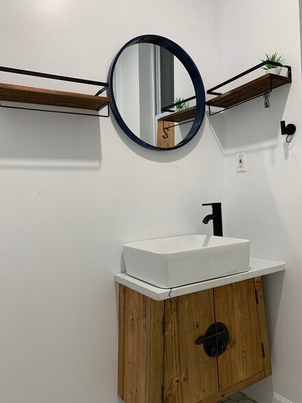 Building Photo - 1506 N Stillman St