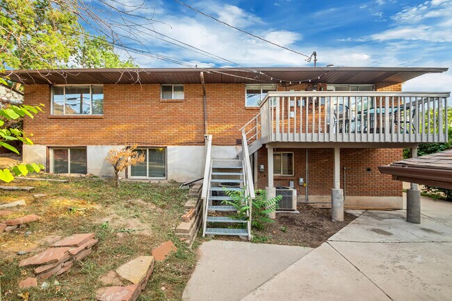 Building Photo - 2551 Elm Ave