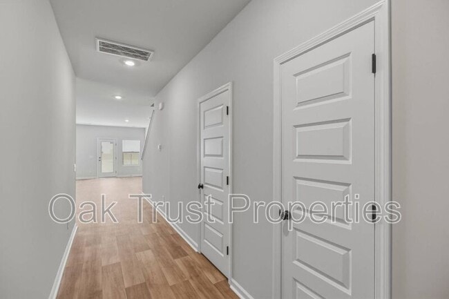 Building Photo - 753 Ridgley Dr