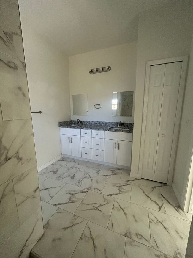 Building Photo - SPACIOUS 4 BEDROOM- 2 BATHROOM RETREAT IN BEAUTIFUL LAKE PLACID