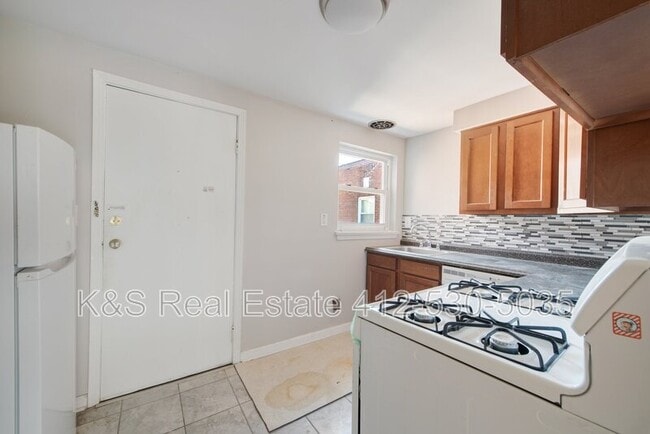 Building Photo - 1437 Lincoln Way