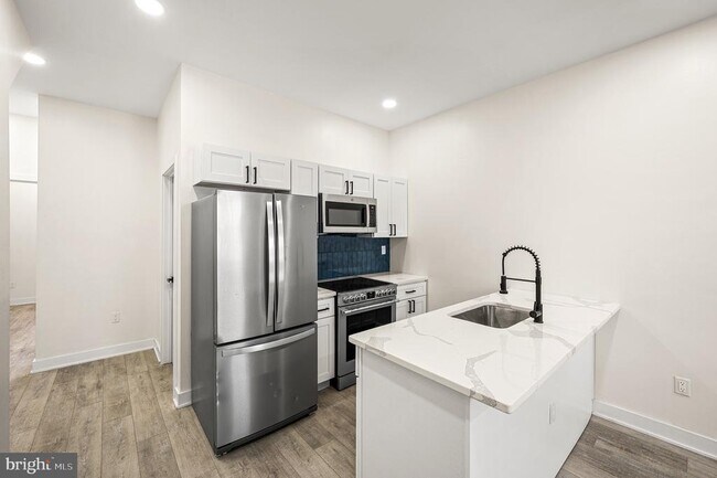 Building Photo - 441 S 61st St