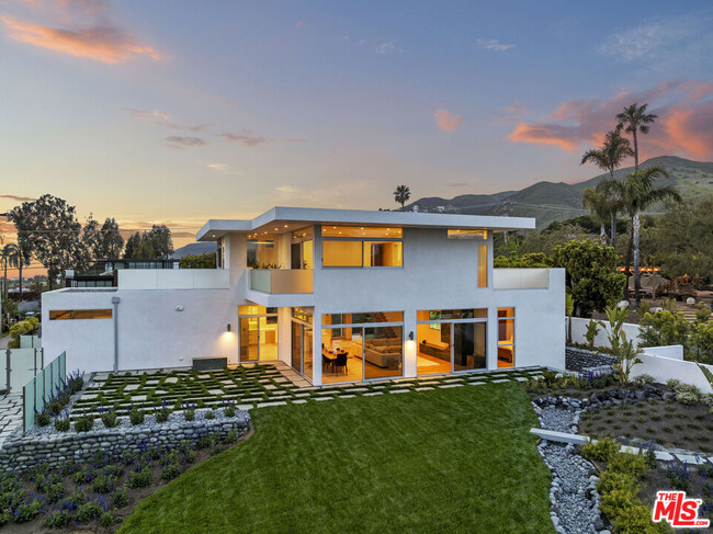 Building Photo - 5738 Busch Dr