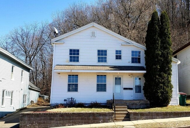 Building Photo - 424 3rd St