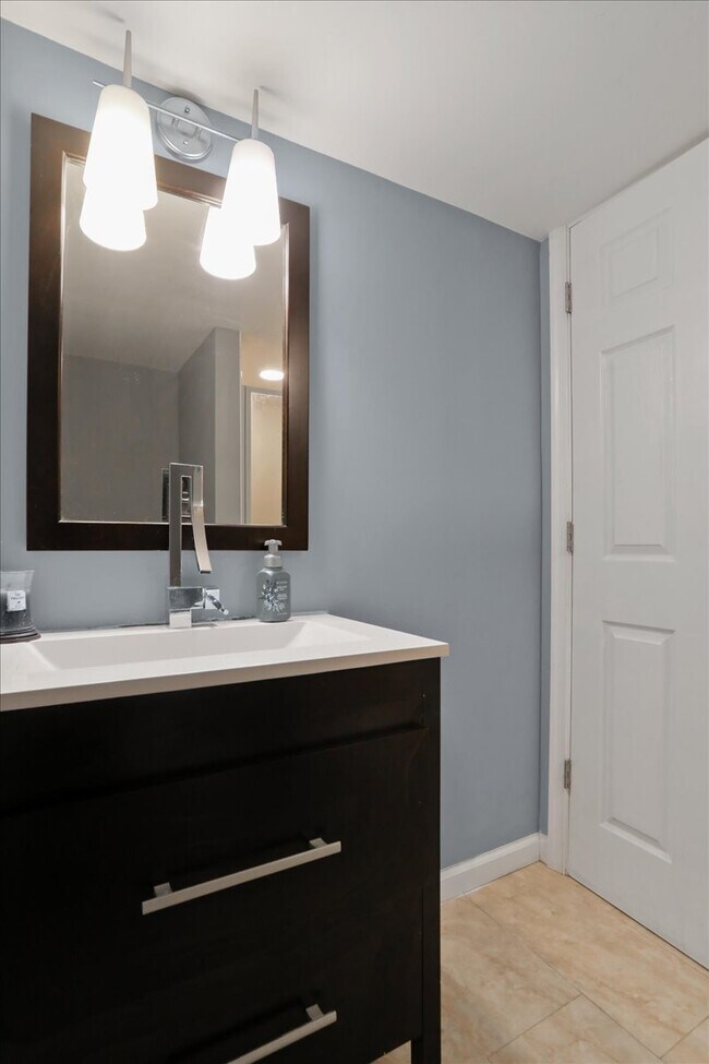 Building Photo - 13715 Dixie Dr