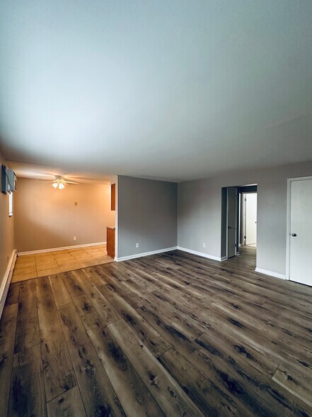 Building Photo - 320 Hanna Ave