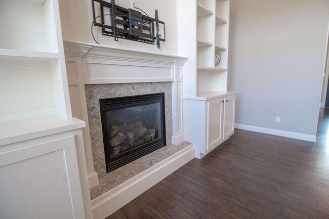 Building Photo - 7407 Pemberton Dr