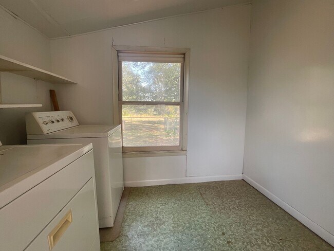 Building Photo - **APPLICATION RECEIVED**  AMAZING 3 bedroom 2 Bath home with detached GARAGE/WORKSHOP in Marble F...