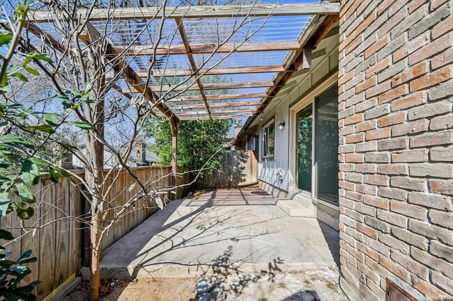 Building Photo - 9424 Singing Quail Dr