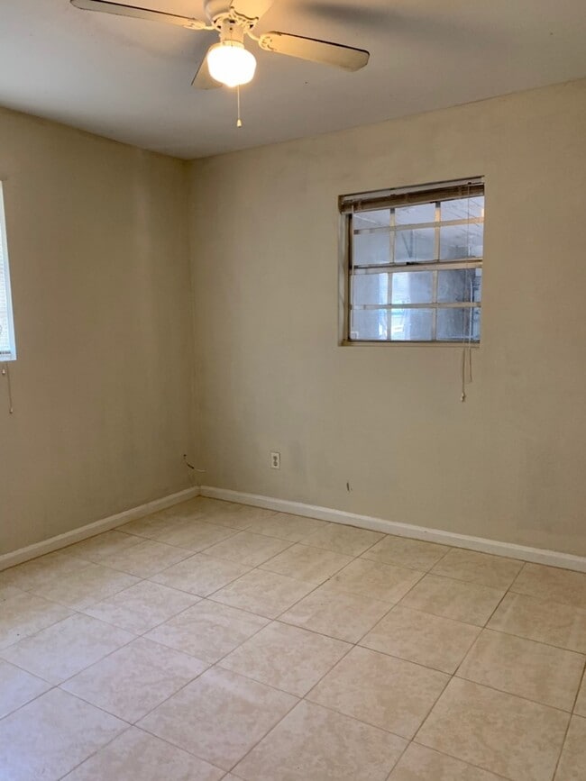 Building Photo - 4bed/2bath/2 car garage $1680/month deposit $2500