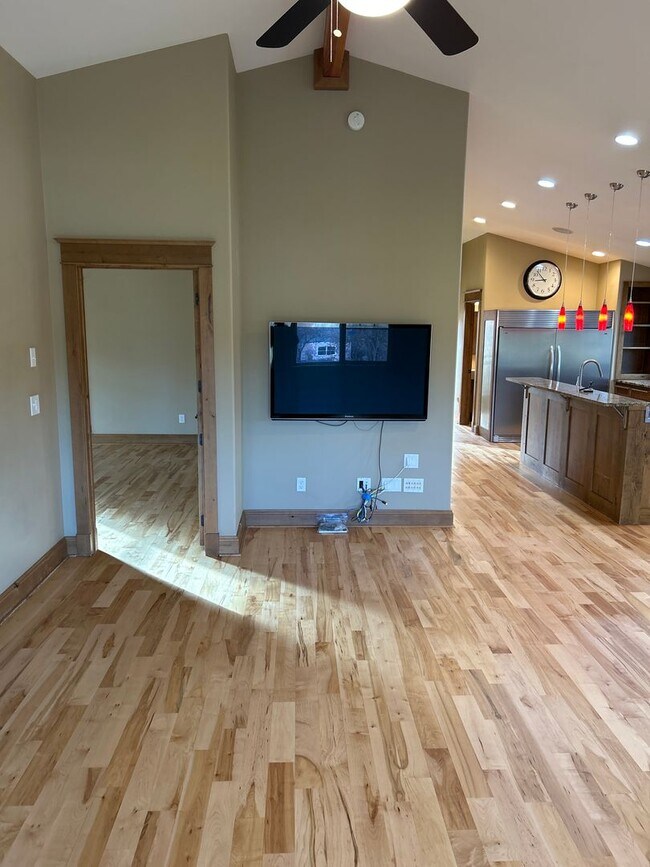 Building Photo - 205 N Bozeman Ave