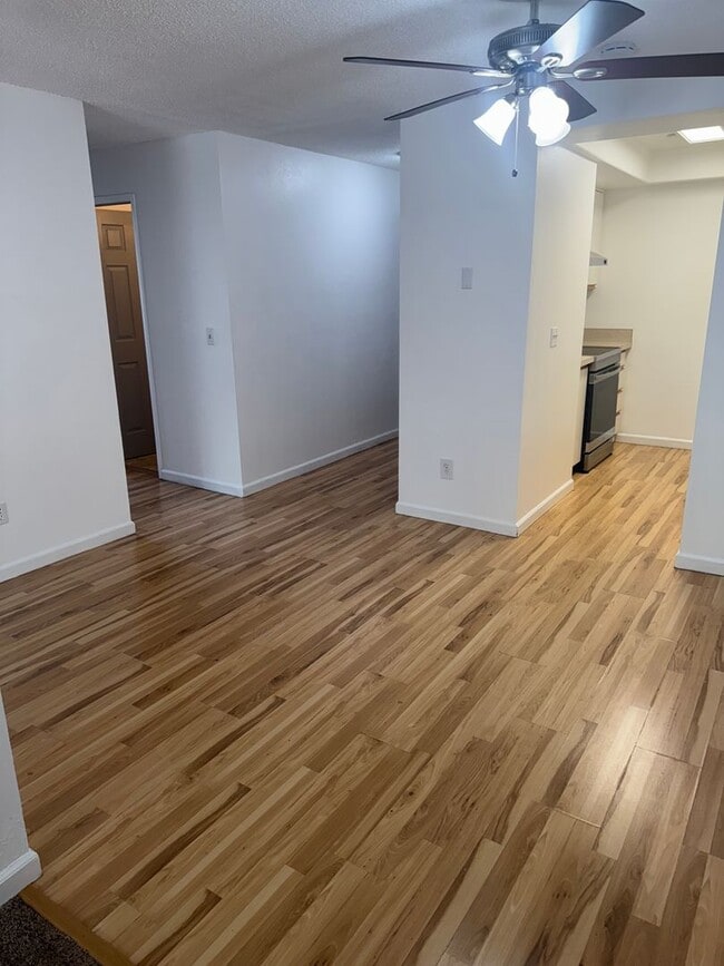 Building Photo - Spacious condo unit in East Anchorage