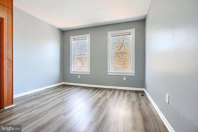 Building Photo - 424 N Linwood Ave