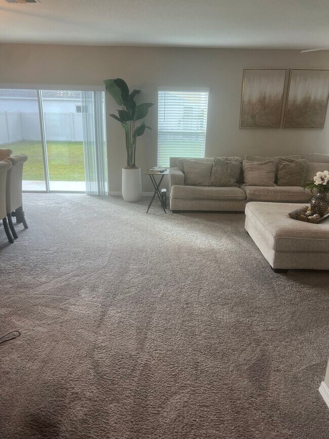 Building Photo - Spacious 5BR House in Winter Haven