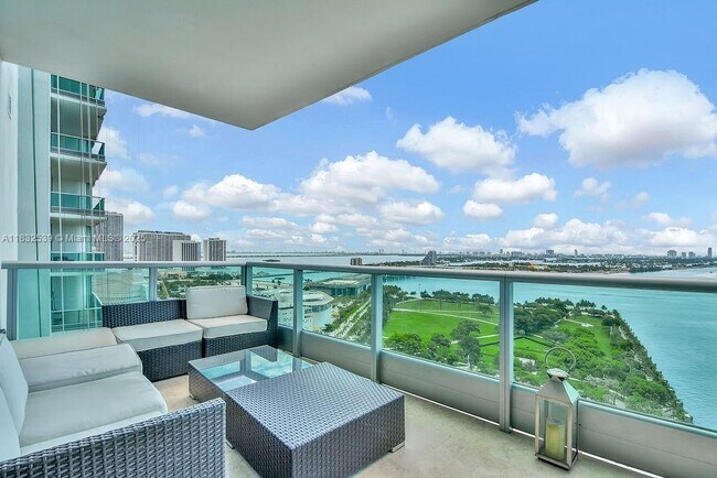 Building Photo - 900 Biscayne Blvd