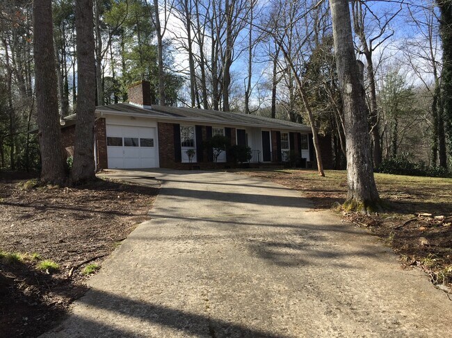 Looking at home from street - 35 Ferncliff Dr