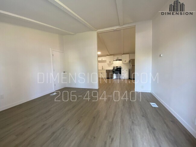Building Photo - 4 Bed 2.5 Bath Remodelled Manufactured Home in Kent! Available NOW! Easy self showings!