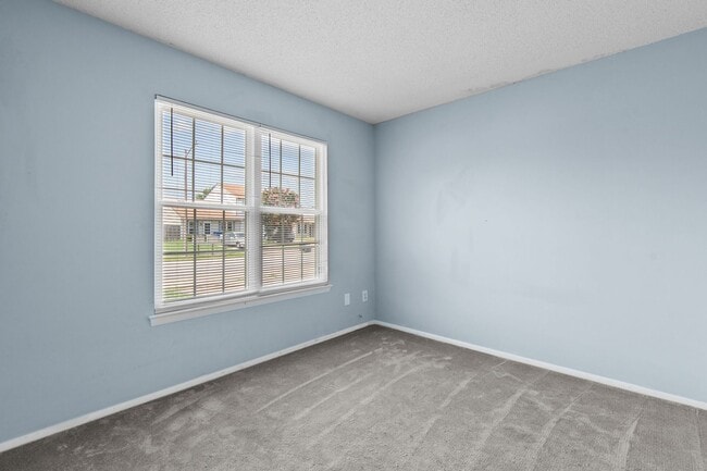 Building Photo - Virginia Beach End-Unit Townhome