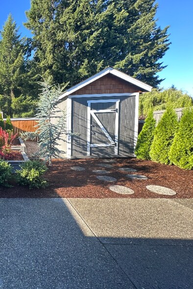 Building Photo - 844 Phoenix St NE