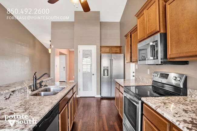 Building Photo - 33633 Field Stone Ln