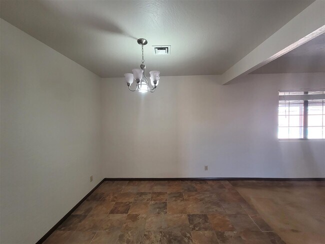 Building Photo - 1340 W 19th St