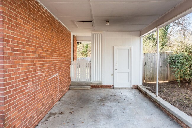 Building Photo - Beautiful 3BR Home in SE Raleigh - Fully R...