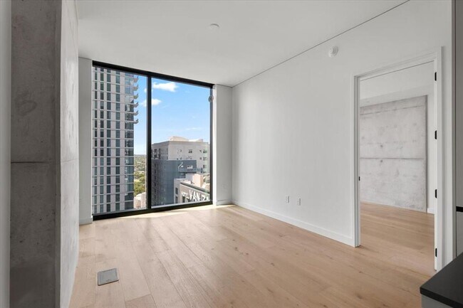 Building Photo - 610 Davis St