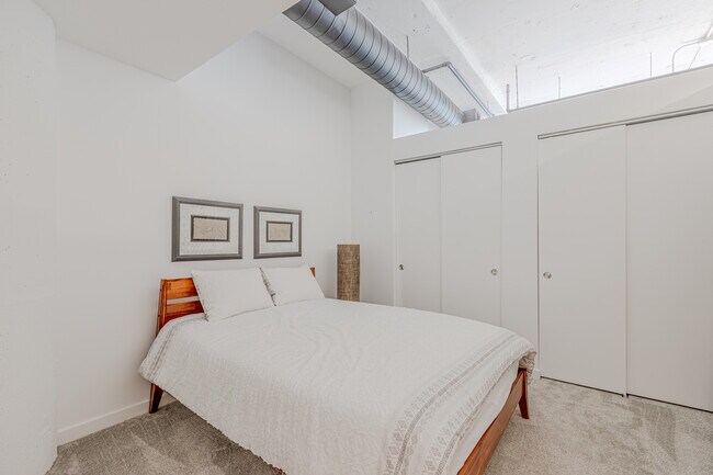 Building Photo - 333 W Hubbard St