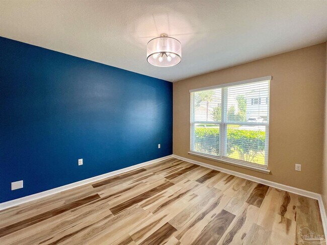 Building Photo - 202 Creekview Dr