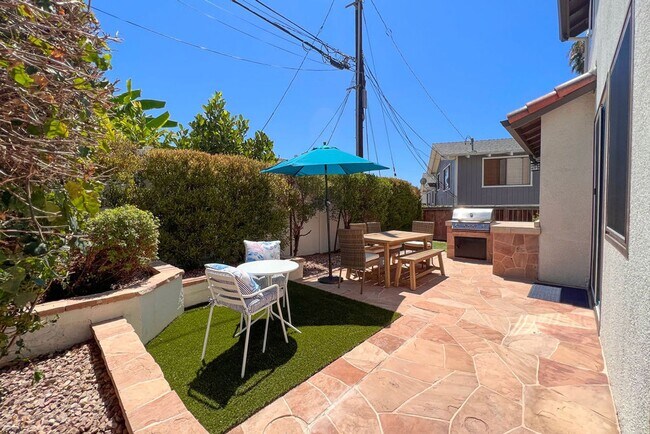 Building Photo - Exquisite beach home with Ocean and Harbor activities abound!