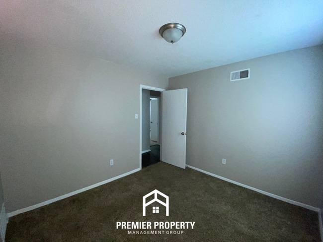 Building Photo - 6313 Leamont Dr