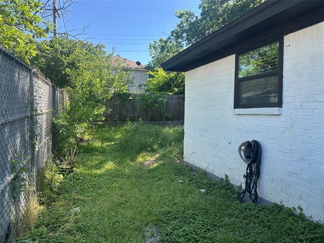 Building Photo - 807 W Broadus St