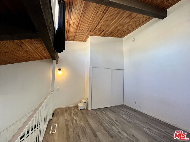 Building Photo - 5460 White Oak Ave