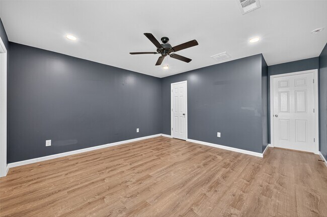Building Photo - 10106 Shadow Pine Dr