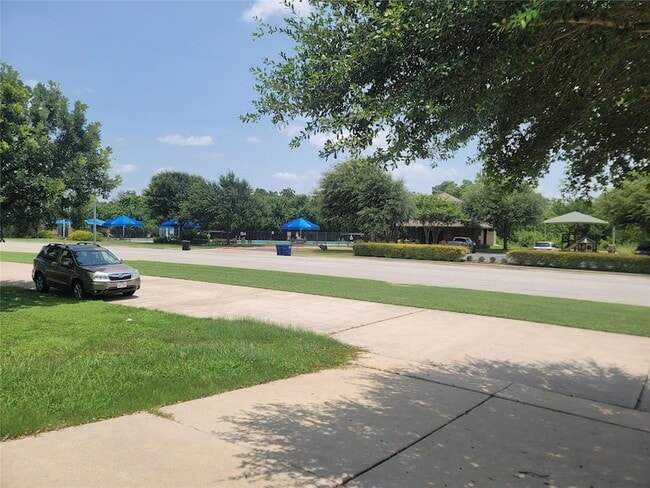 Building Photo - 319 Riverwalk Dr