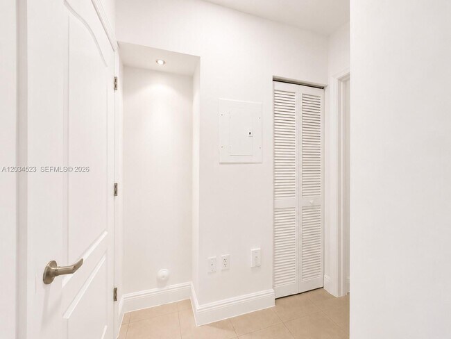 Building Photo - 652 NE 63rd St