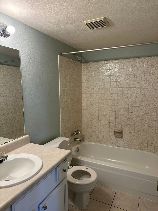 Building Photo - 1185 S Gilbert St