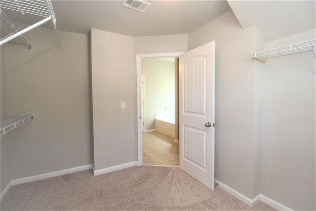 Building Photo - 4086 Water Mill Dr