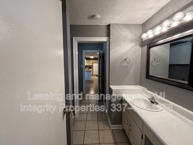 Building Photo - 107 Village Ln