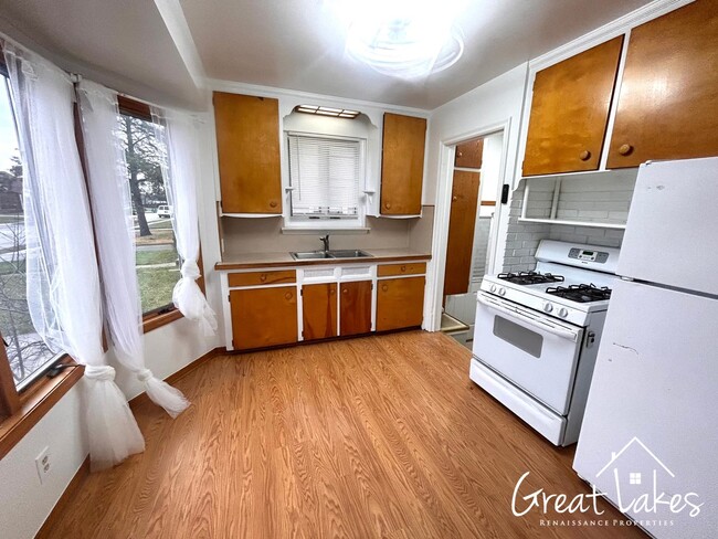 Building Photo - $200 OFF FIRST MONTH'S RENT - Lovely 2 Bed...