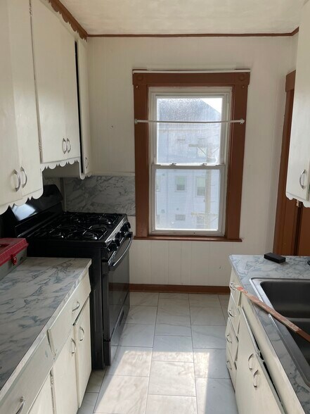 Building Photo - 121 Bonney St