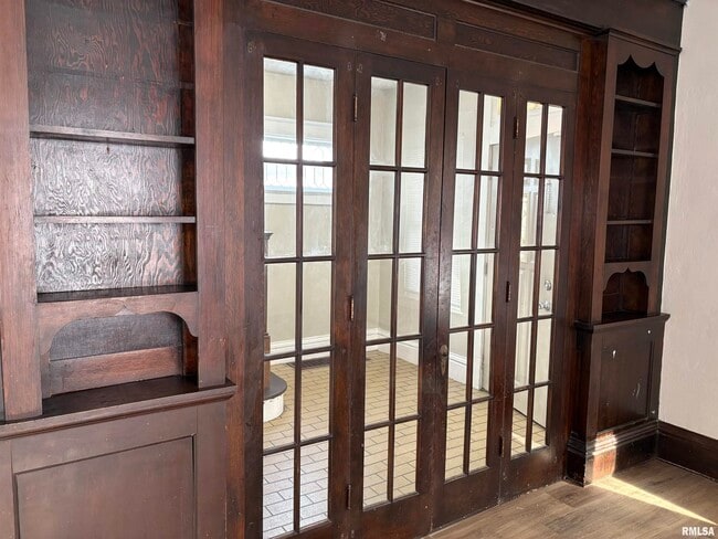 Building Photo - 2403 N Peoria Ave