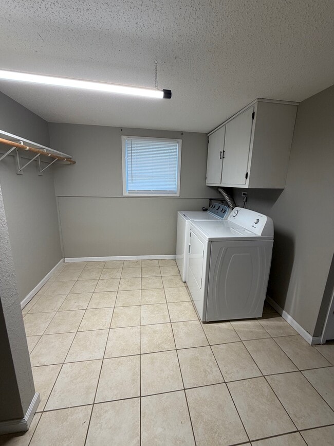 Building Photo - 1428 Grandview Dr