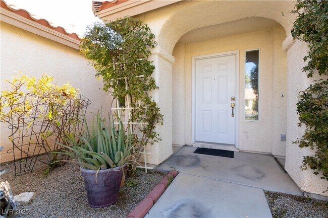 Primary Photo - 4633 Califa Dr