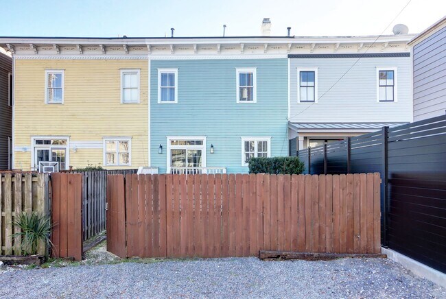 Building Photo - 114 W Duffy St