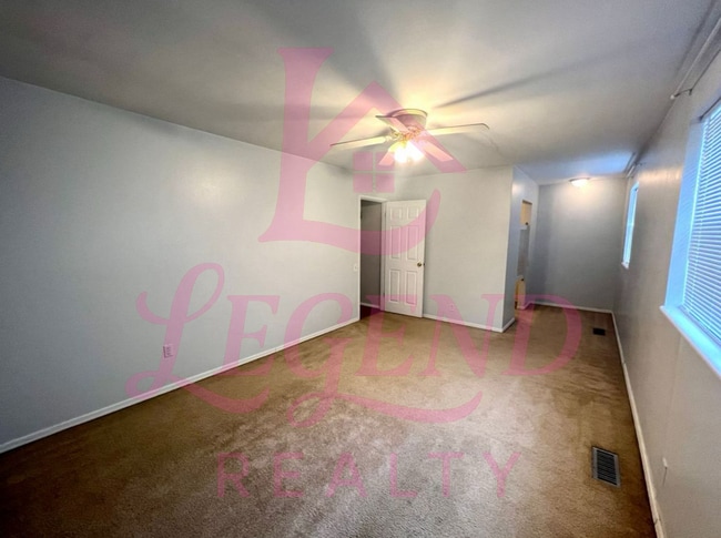 Building Photo - Spacious 2 Bed, 1.5 Bath Condo/Townhome in...